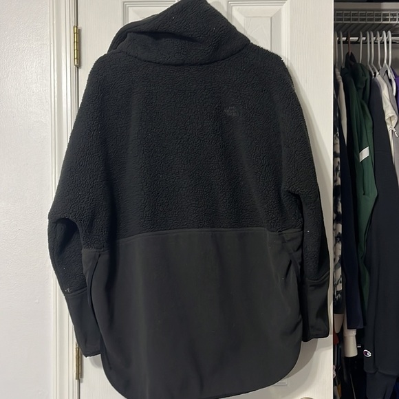 The North Face Sherpa Sweatshirt - Picture 4 of 4